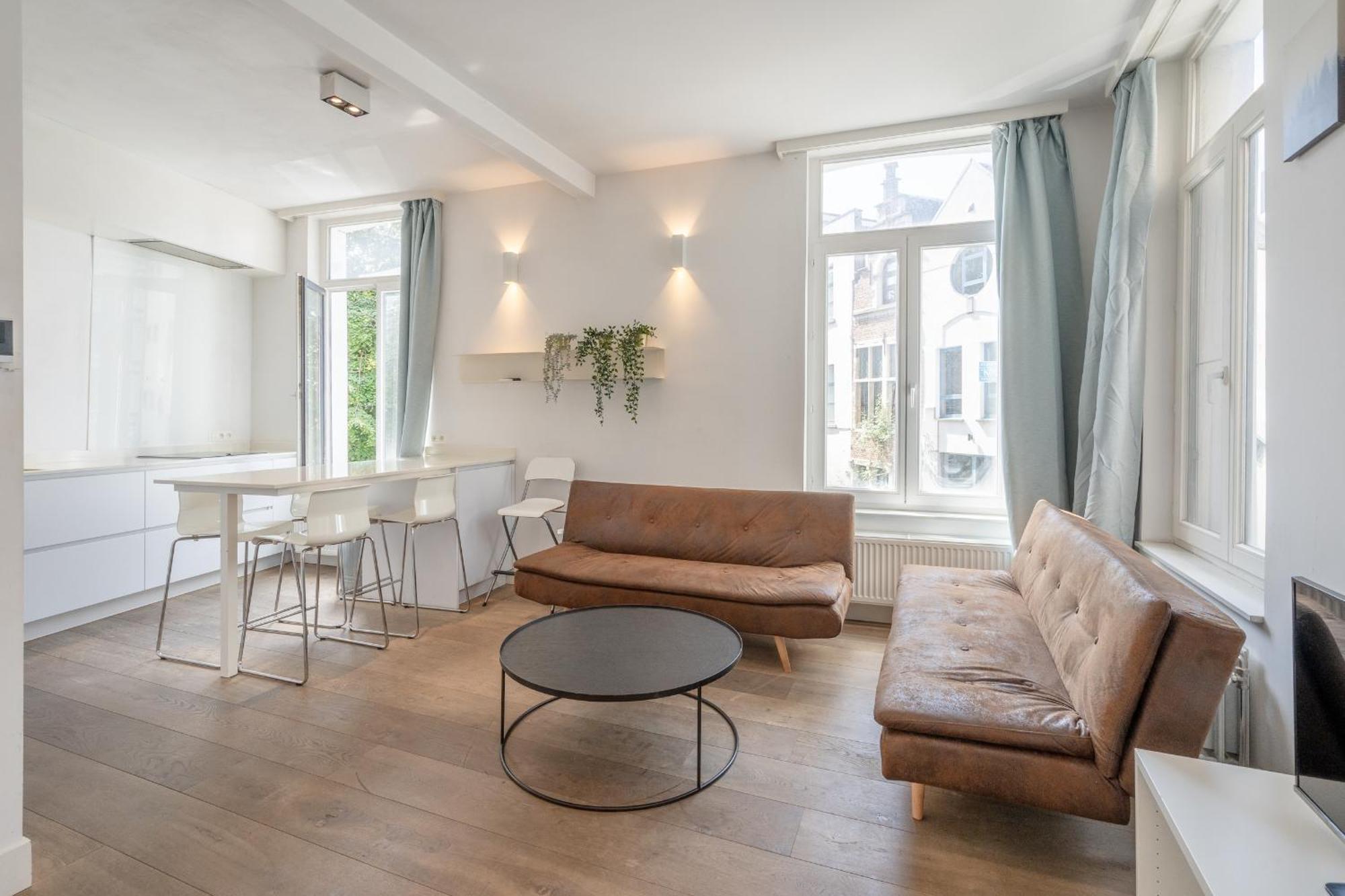 Beautiful Modern Apartment In The Heart Of アントウェルペン エクステリア 写真