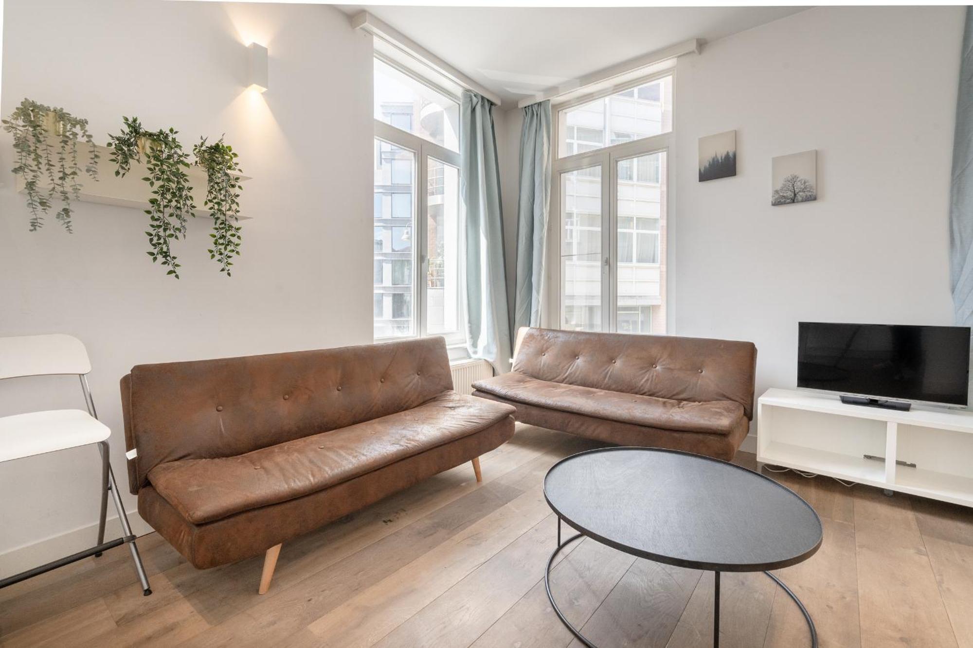 Beautiful Modern Apartment In The Heart Of アントウェルペン エクステリア 写真
